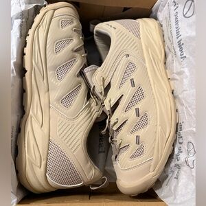 Men's Beige Athletic Shoes